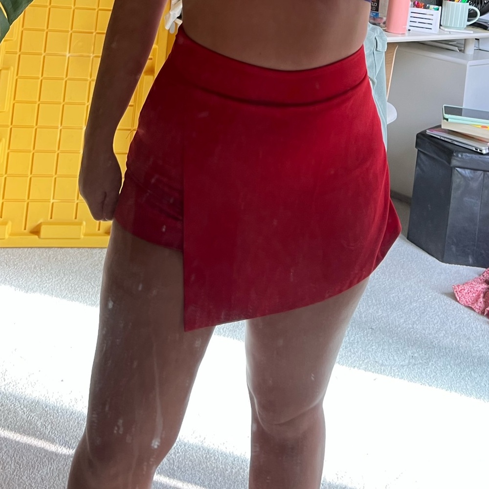 Forever 21 Size M red SKORT